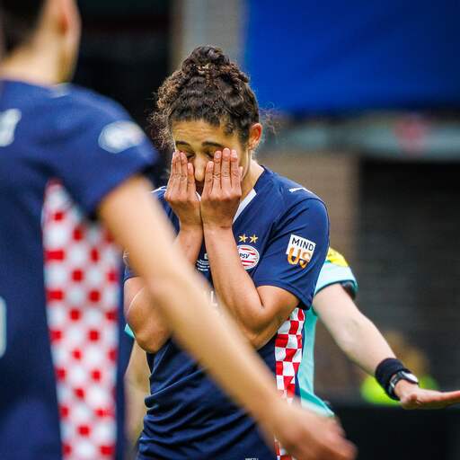 Landskampioen PSV Vrouwen laat punten liggen in Eredivisie, Ajax wint wel