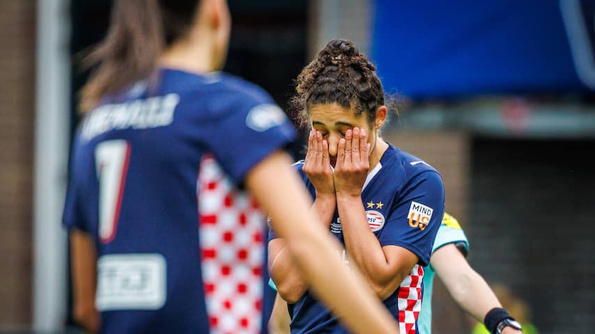 Landskampioen PSV Vrouwen laat punten liggen in Eredivisie, Ajax wint wel