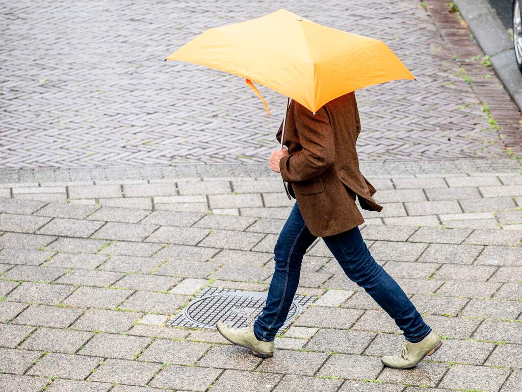 Weerbericht: Bewolking en regen in het hele land, maar koud is het niet