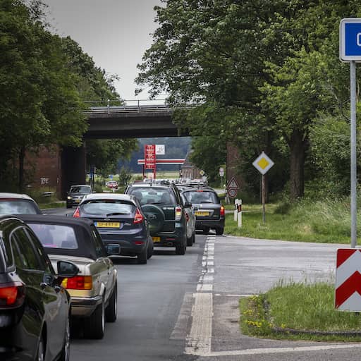 Illustratie bij: Nederlanders tanken voor tonnen meer over de Belgische en Duitse grens