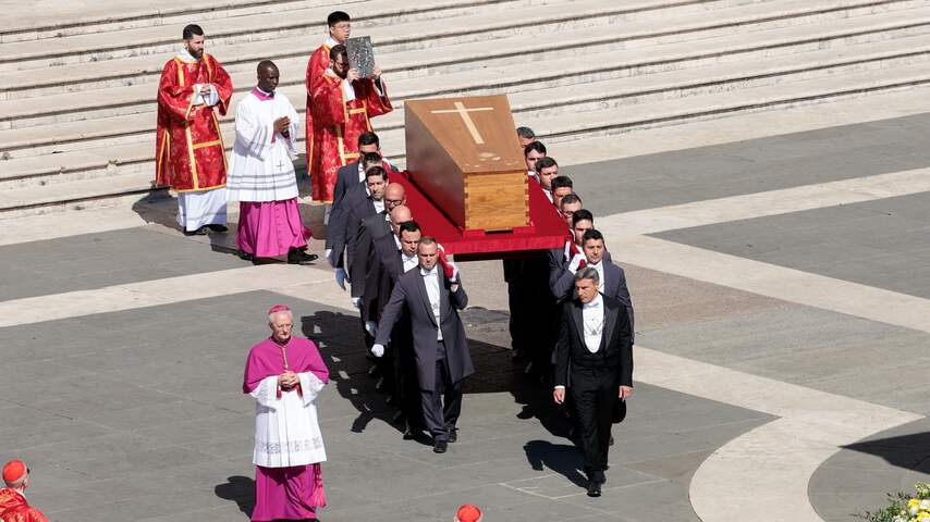 Kijk hier de uitvaart van de paus terug