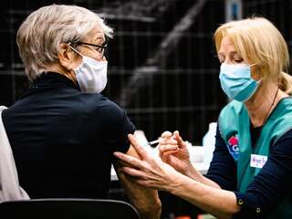 Ook 'oudste ouderen' in Nederland komen in aanmerking voor extra coronaprik