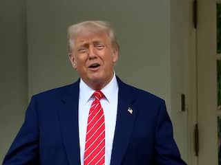 Trump noemt eerste Amerikaanse paus zes keer een 'grote eer'