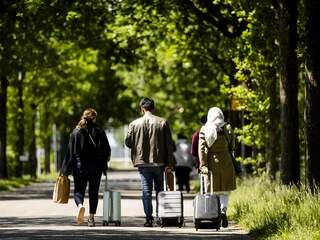 Meeste gemeenten met grote azc's ervaren geen overlast van asielzoekers