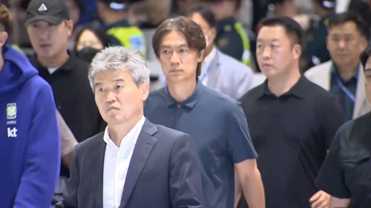 Zwaarbeveiligde WK-selectie Zuid-Korea uitgejouwd bij thuiskomst
