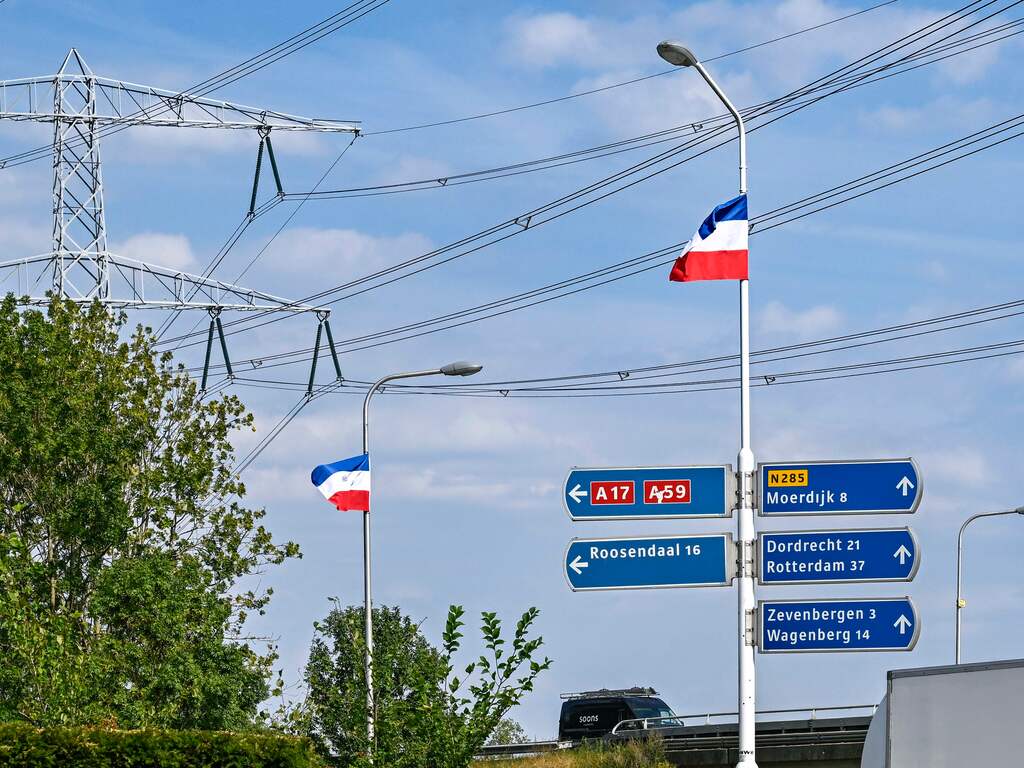 Noord-Brabant haalt omgekeerde vlaggen weg vanwege slechter weer