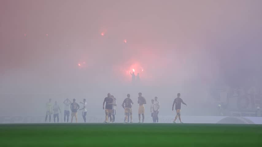 Hajduk moet één duel in leeg stadion spelen vanwege vuurwerkactie tegen Ajax