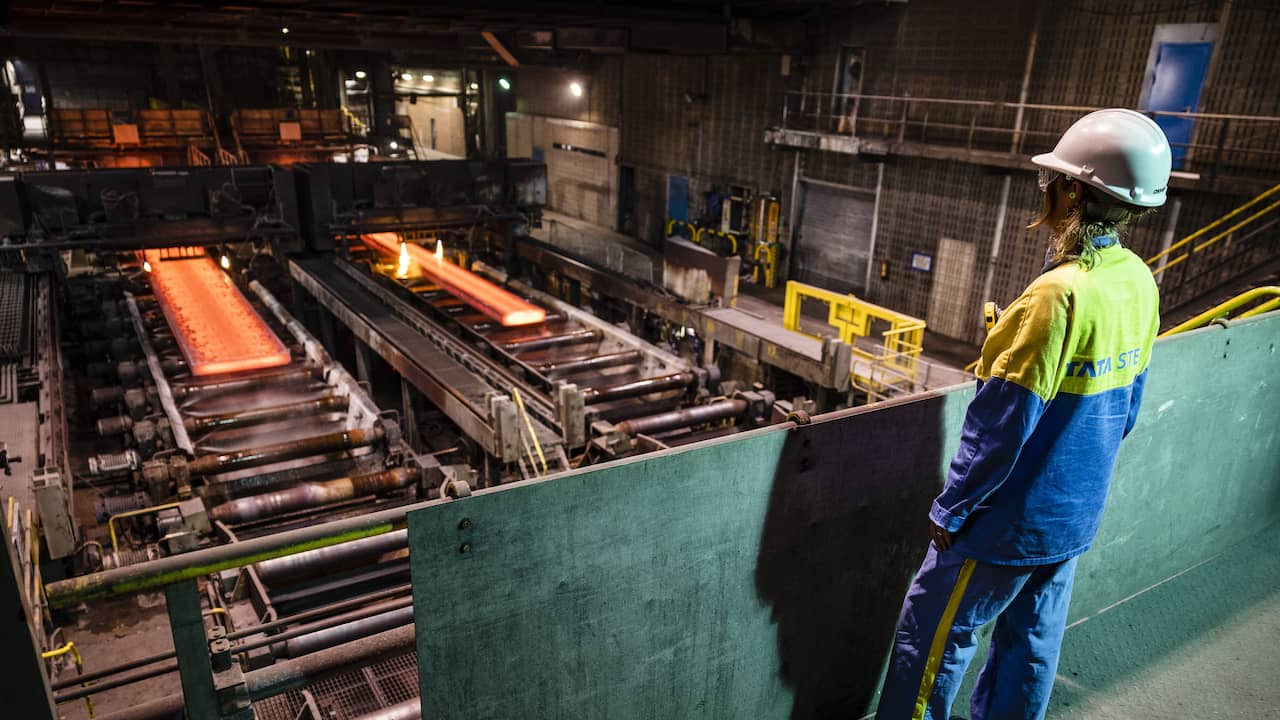Te hoge uitstoot kankerverwekkende stof bij Tata Steel, deel van fabriek stilgelegd
