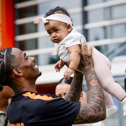 WK-selectie Oranje werkt voor volle tribune en familieleden eerste training af