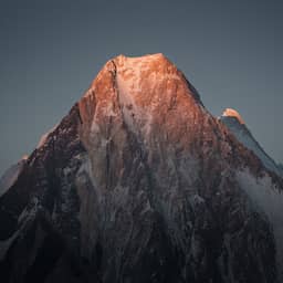 10 bergbeklimmers vermist na lawine in Pakistan, onder wie wereldberoemde klimmer