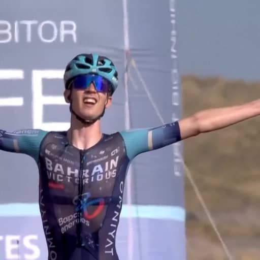 Illustratie bij: Video | Jongste renner van Vuelta wint etappe met oppermachtige solo