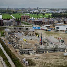 Meer vergunningen voor huizenbouw, maar bouwsector blijft vastlopen
