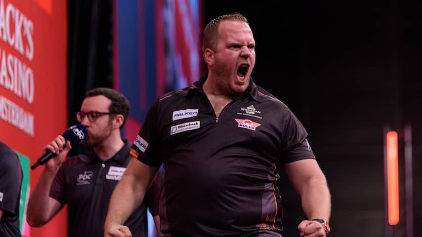 Van Duijvenbode verrast Humphries in thriller en treft Van Veen in Amsterdam
