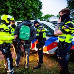 Zeven minderjarigen aangehouden na rellen bij asielprotest in Apeldoorn