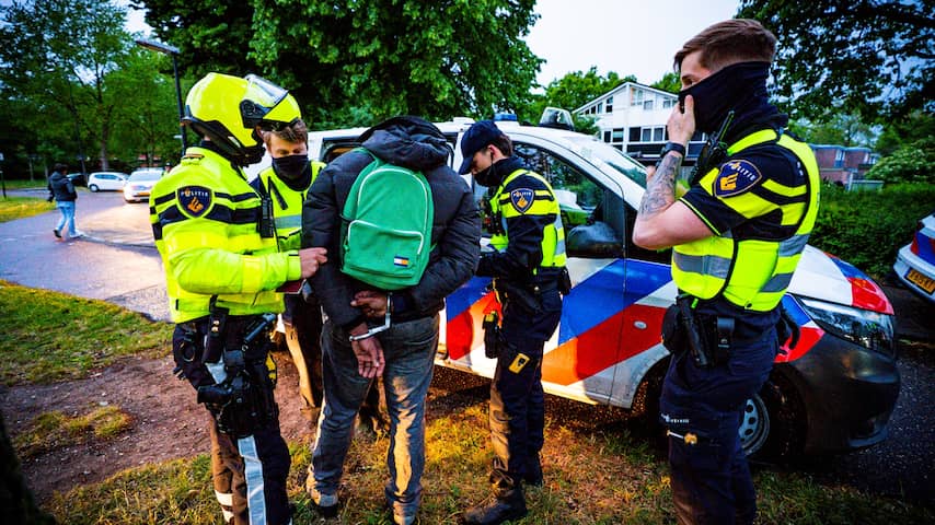 Zeven minderjarigen aangehouden na rellen bij asielprotest in Apeldoorn