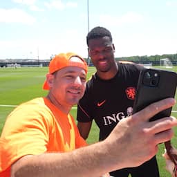 Video | Populaire Dumfries gaat met iedereen op de foto bij 