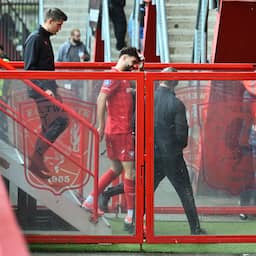 Live Eredivisie | Pröpper verlaat veld met hoofdwond in Twentse derby