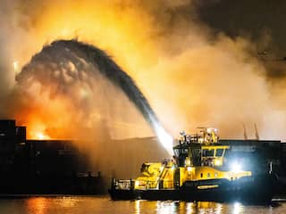 Brand bij recyclingbedrijf in Rotterdam onder controle, Maastunnel weer open
