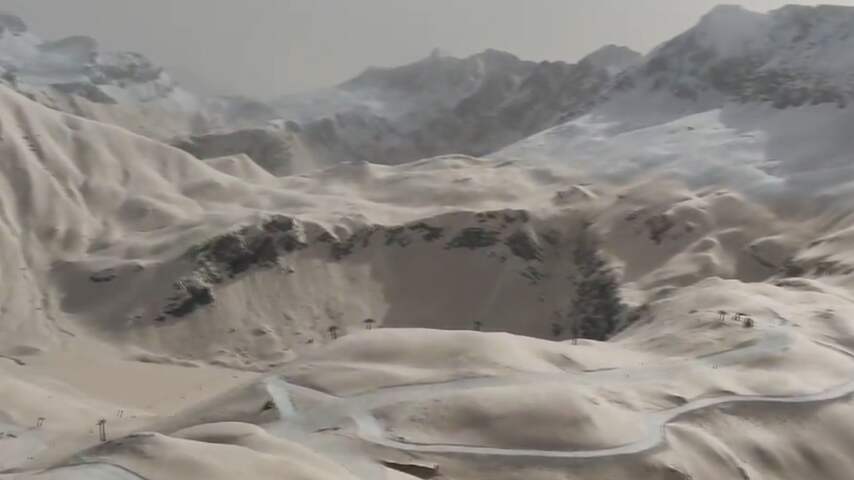 Sneeuw in Spaans skiresort kleurt oranje door Saharastof