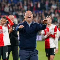 Feyenoord boekt probleemloze zege op PEC in memorabel duel voor trainer Slot