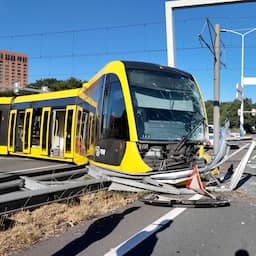 Drie lichtgewonden door botsing tussen lijnbus en tram in Utrecht