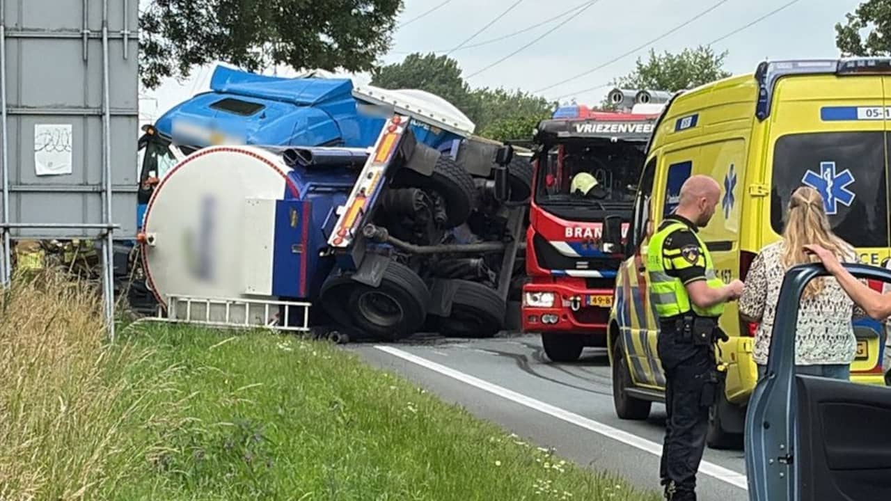 Gewonden na 'ernstig ongeval' met drie vrachtwagens op N36 bij Almelo