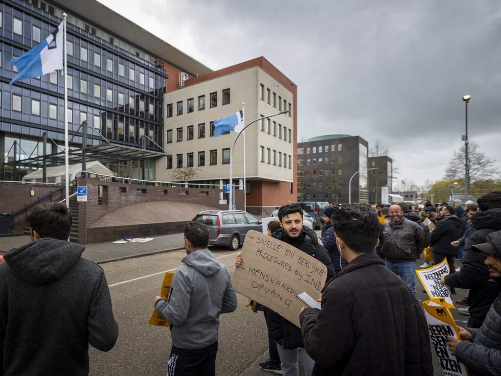 IND loopt nog steeds tegen grenzen aan en vindt ander migratiebeleid echt nodig