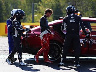 Leclerc met schrik vrij na zware crash op Monza: 'Auto voelde vreemd aan'
