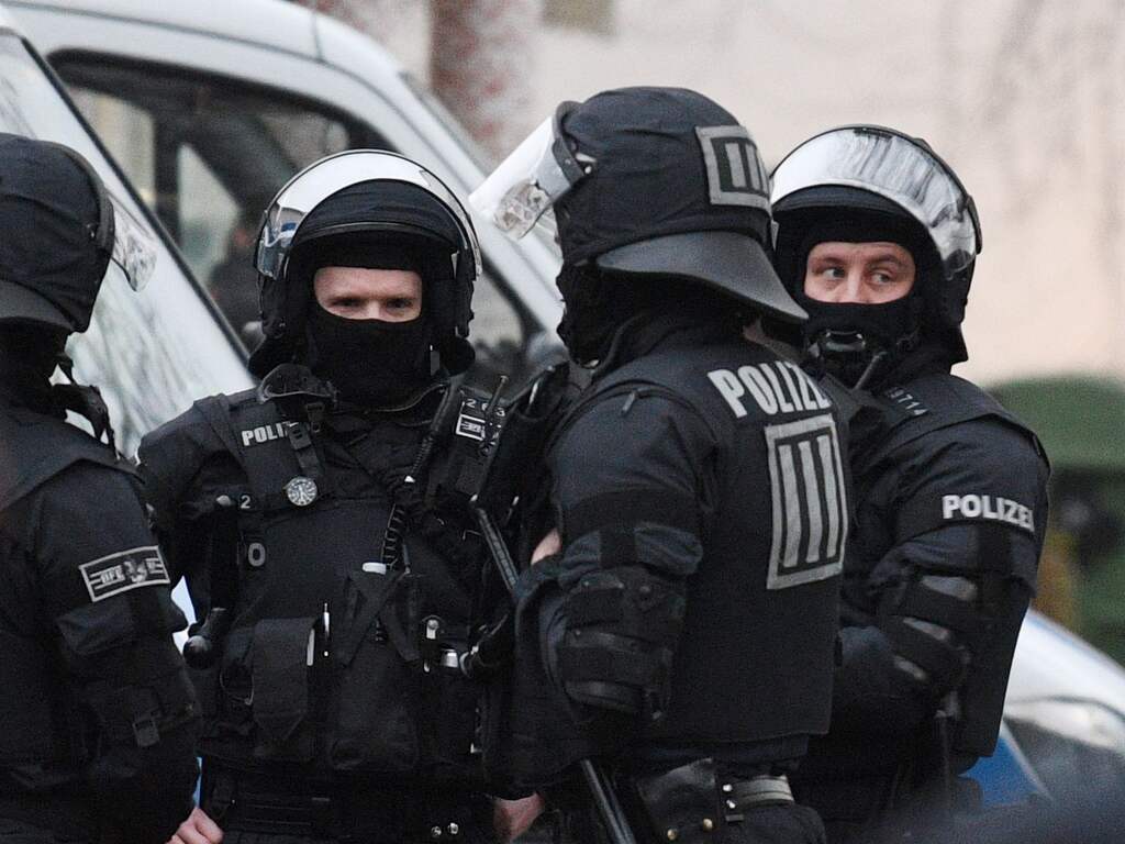 De Duitse politie heeft woensdag op tientallen plaatsen in de deelstaat Hessen huiszoeking gedaan in verband met een onderzoek naar terreur.