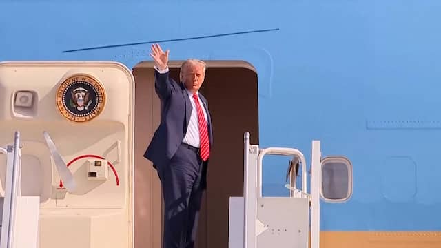 Trump zwaait nog één keer en vertrekt met Air Force One uit Nederland