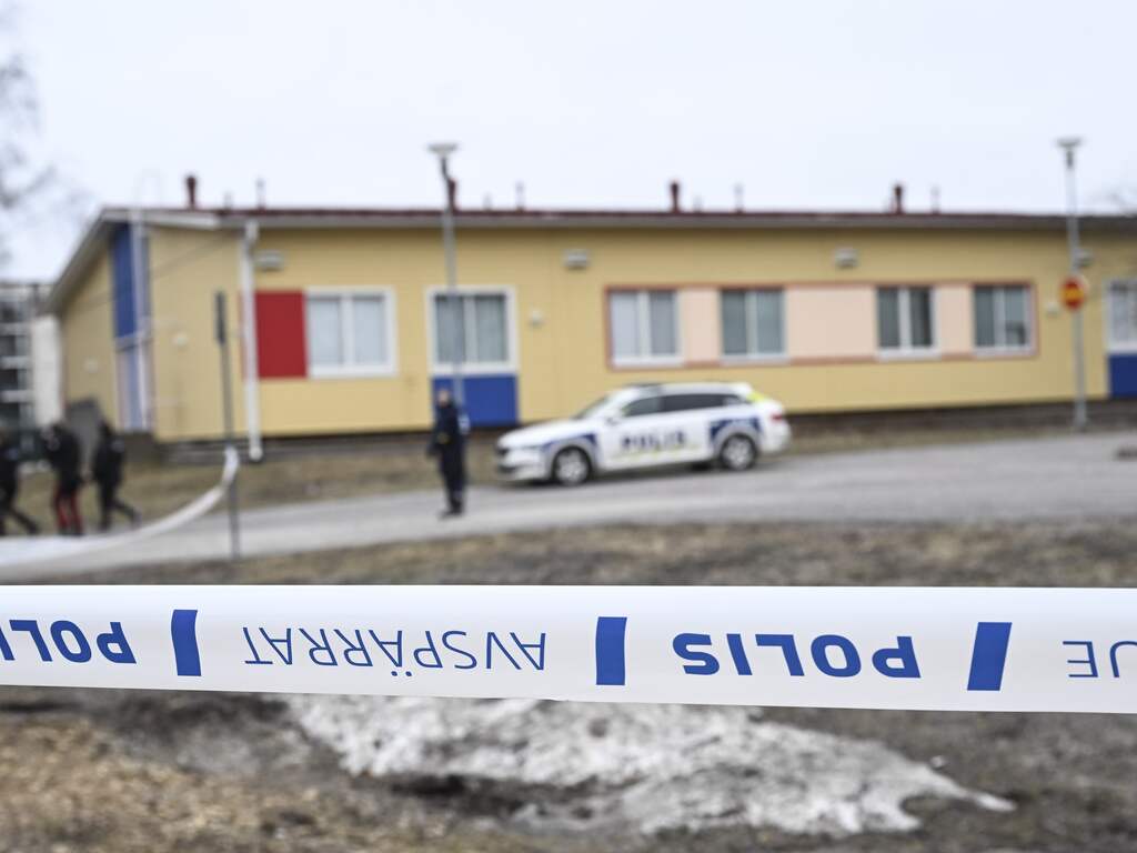 Kind (12) overleden na schietpartij op Finse school, twaalfjarige schutter vast