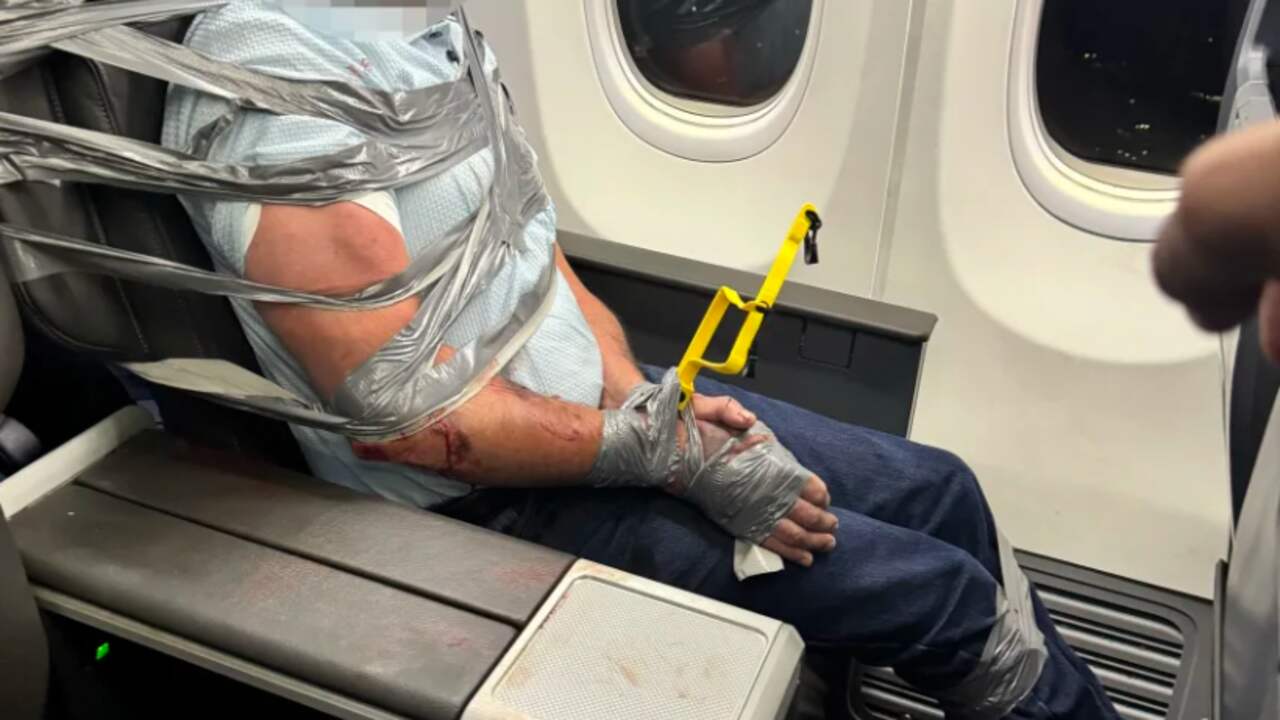 Foto bij Passagiers op vlucht vanuit Dallas tapen agressieve passagier vast aan stoel