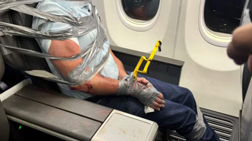 Foto bij Passagiers op vlucht vanuit Dallas tapen agressieve passagier vast aan stoel