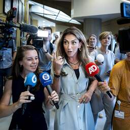 VVD-leider Yesilgöz biedt Douwe Bob excuses aan en verwijdert Jodenhaat-post