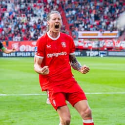 FC Twente mede door gedenkwaardige goal Weghorst te sterk voor ADO