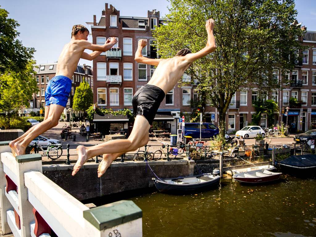 Gemeenten en provincies gaan 'wildzwemmen' beperken of veiliger maken