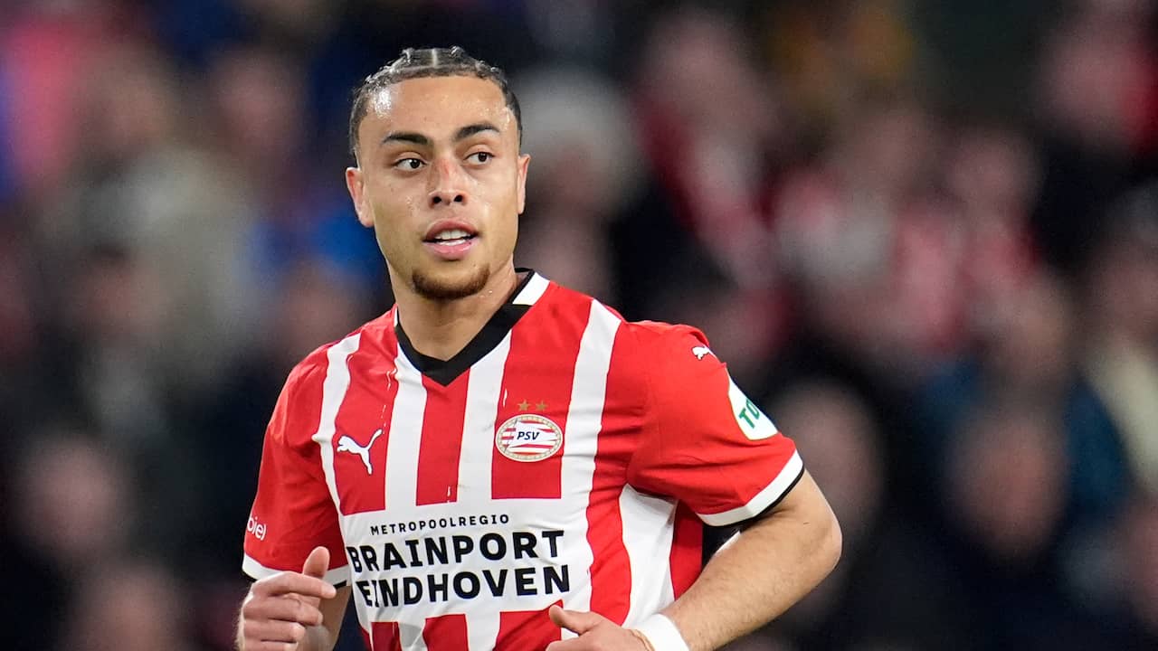 Sergiño Dest is na 322 dagen terug bij PSV: 'Moest opnieuw leren lopen ...