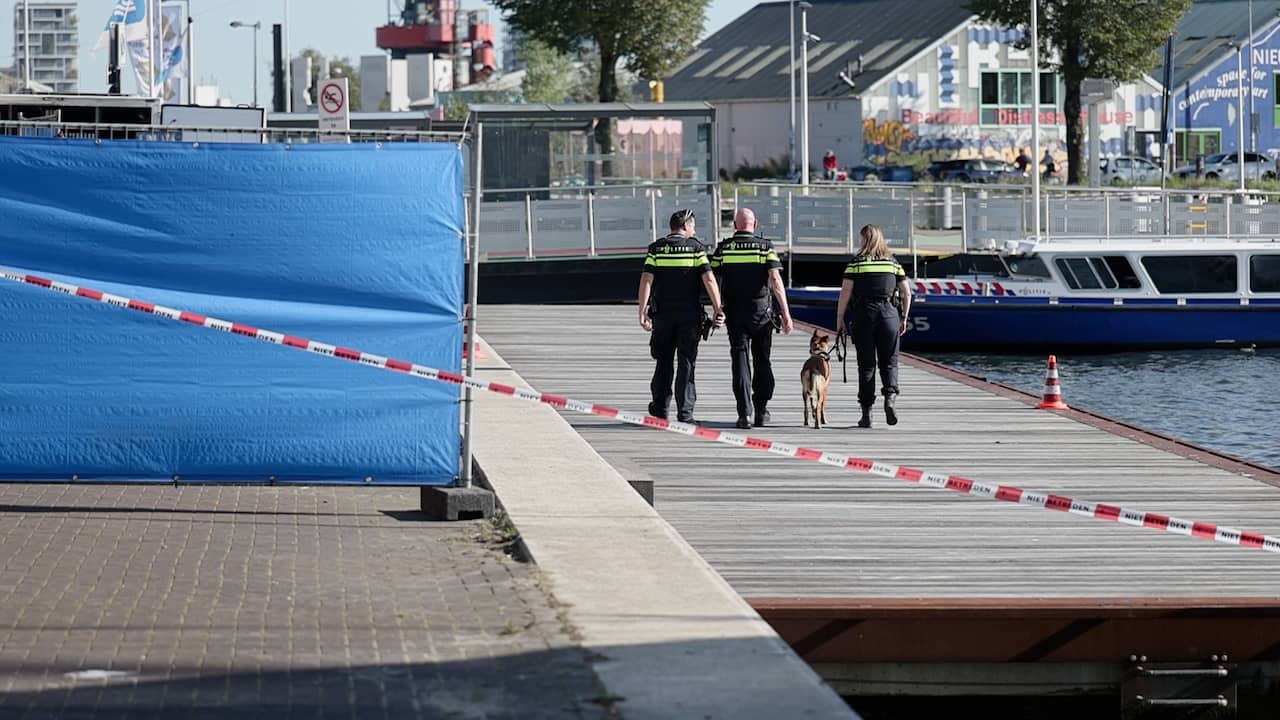 Politie onderzoekt Amsterdams terras waar man is doodgeschoten