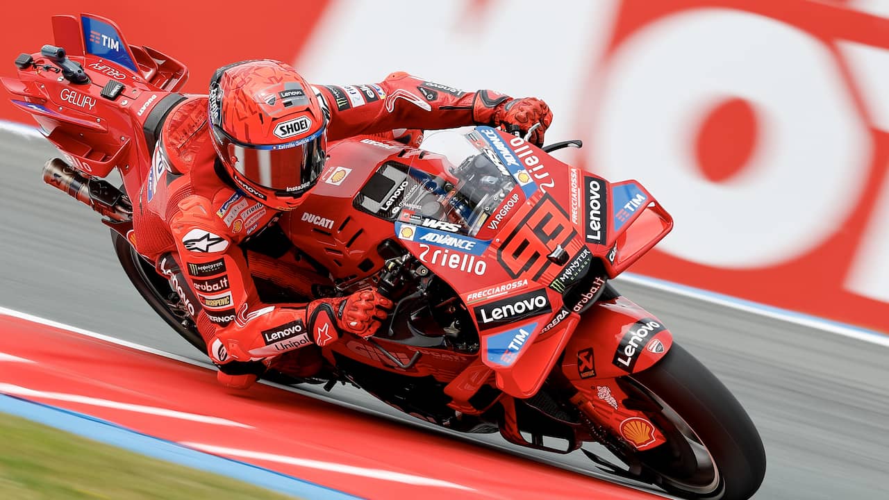 MotoGP-leider Marc Márquez valt twee keer op chaotische trainingsdag TT Assen