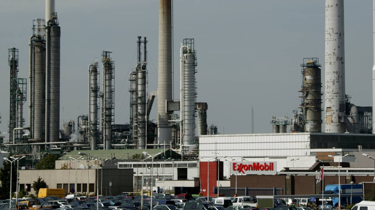 Exxon Botlek Fabriek ExxonMobil in Botlekgebied even dicht na vrijkomen gas ...