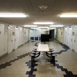 Staatssecretaris wil vanaf half juli gevangenen twee weken eerder vrijlaten