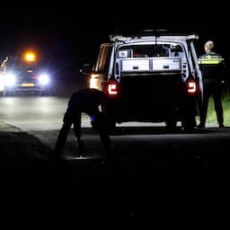 Auto rijdt door na aanrijding in Friesland, slachtoffer overleden