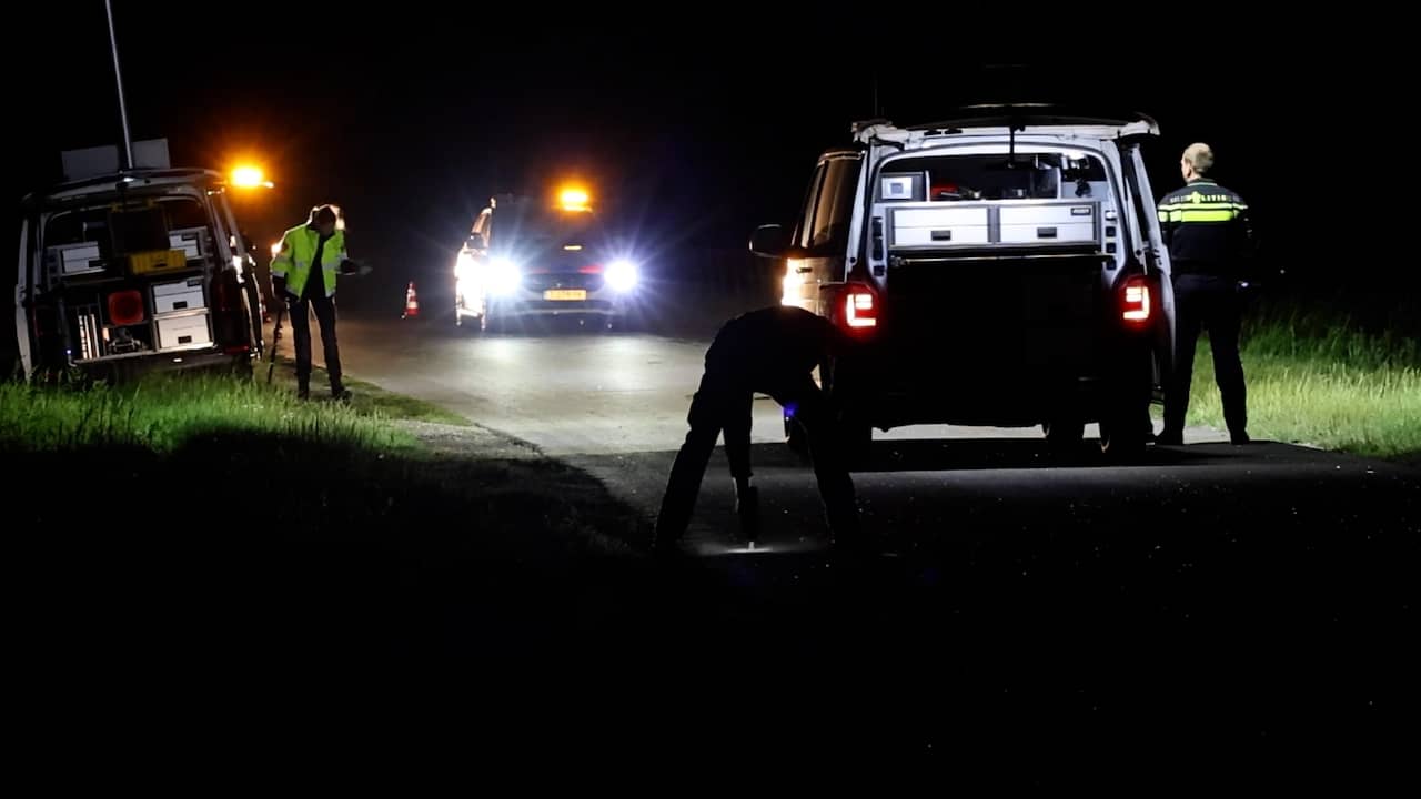 Auto rijdt door na aanrijding in Friesland, slachtoffer overleden