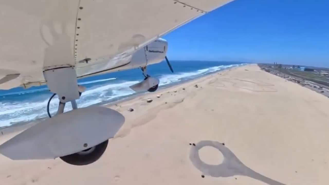 Vliegtuigje landt na motorproblemen op strand in Californië