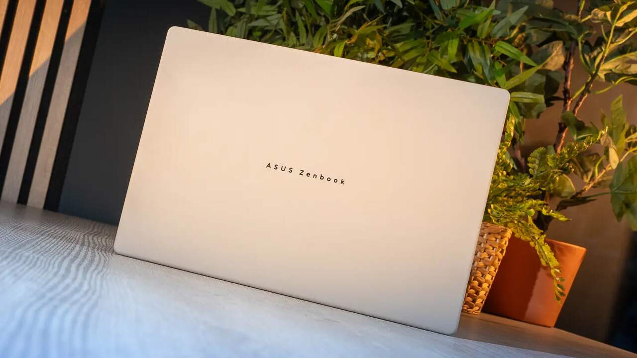 Werken op je laptop in de zon? Zo zie je wat er op het scherm staat