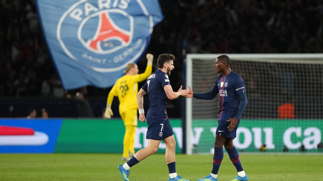 Kvaratskhelia krult bal fraai in verre hoek voor PSG in halve finale CL ...