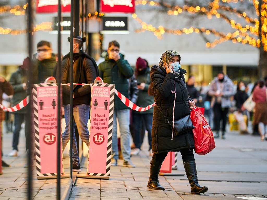 RIVM verwacht stijging besmettingen in najaar en waarschuwt voor zorgdruk
