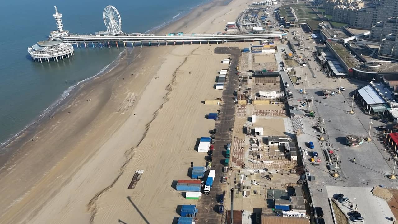 Video | Drone filmt hoe Scheveningen zich klaarmaakt voor de zomer
