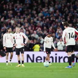 Liverpool en Slot verliezen ondanks twee goals Van Dijk bij Aston Villa