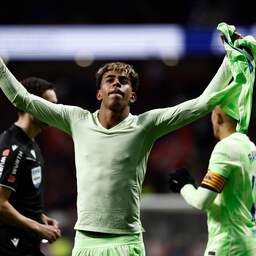 Barcelona verdringt Real weer van kop door spectaculaire comeback bij Atlético
